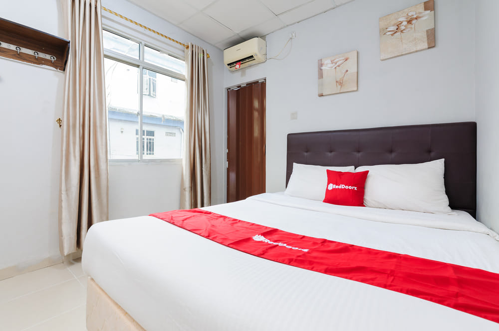 RedDoorz Deluxe Room