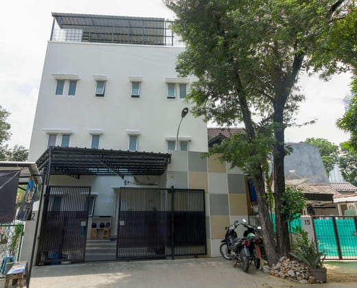 RedDoorz near Central Park Mall