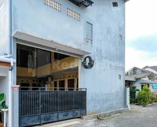 Mas Klimis Guesthouse Pakuwon Mall Mitra RedDoorz