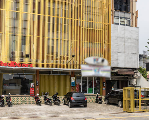 RedDoorz Plus near RS Royal Taruma Grogol