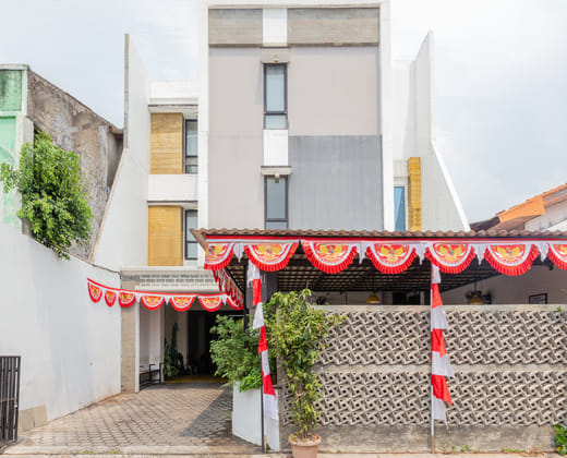 RedDoorz Plus Syariah near Mall Pondok Indah