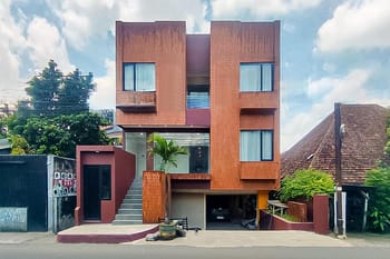Sans Hotel Stasiun Bogor
