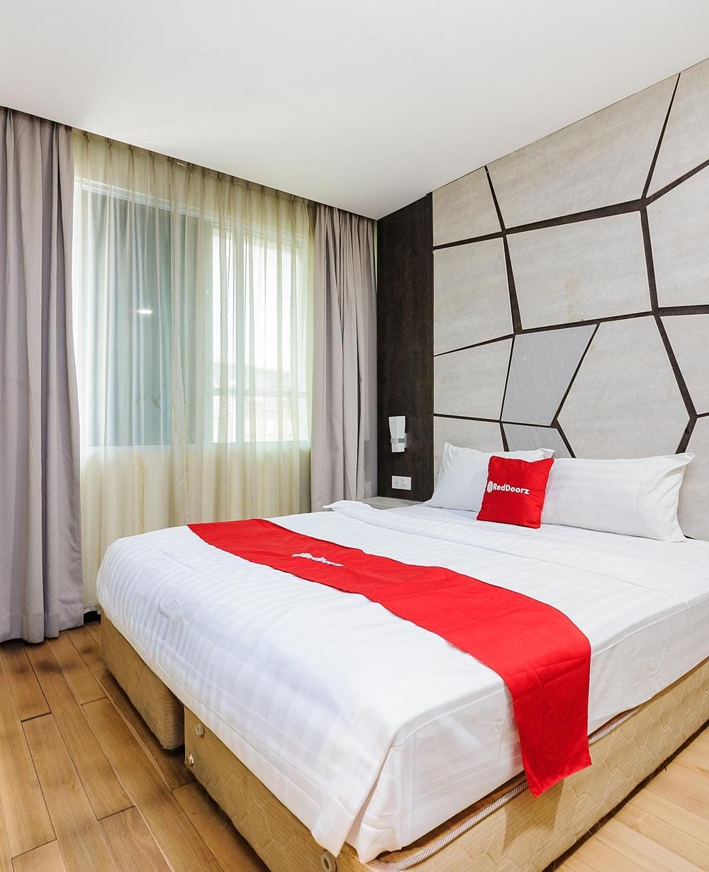 RedDoorz Deluxe Room
