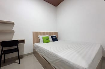 Urbanview Graha Mast 166 Surabaya