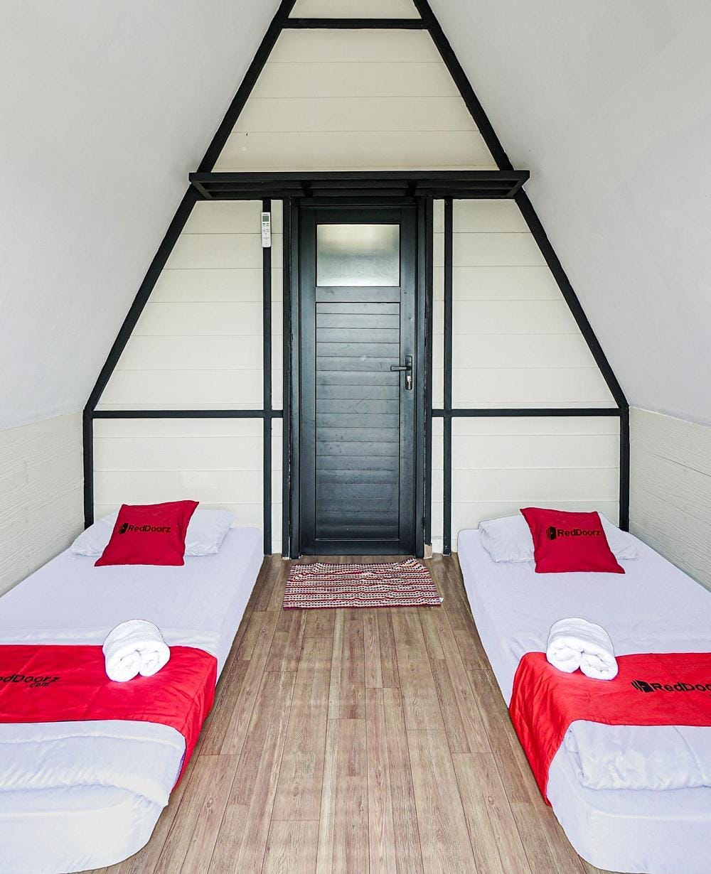 RedDoorz Room