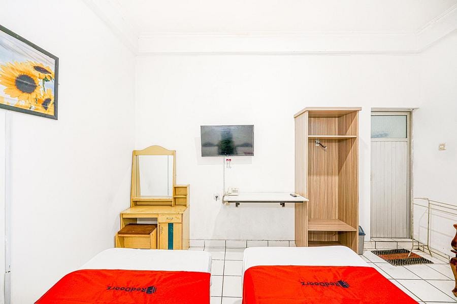 RedDoorz Sanira near Gedung Sate Bandung