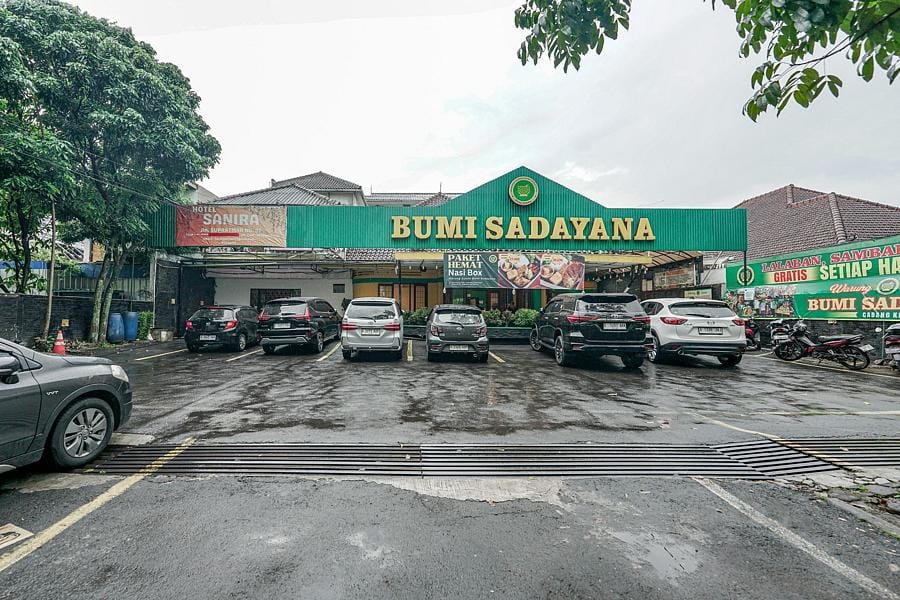 RedDoorz Sanira near Gedung Sate Bandung