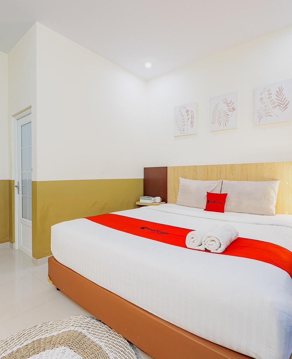 RedDoorz Deluxe Room