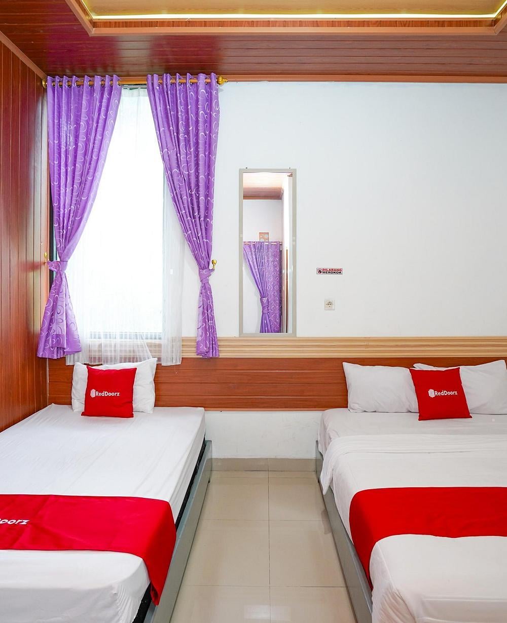 RedDoorz Family Room