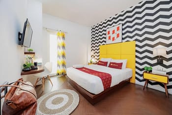 RedDoorz Premium @ HOTEL HEBAT