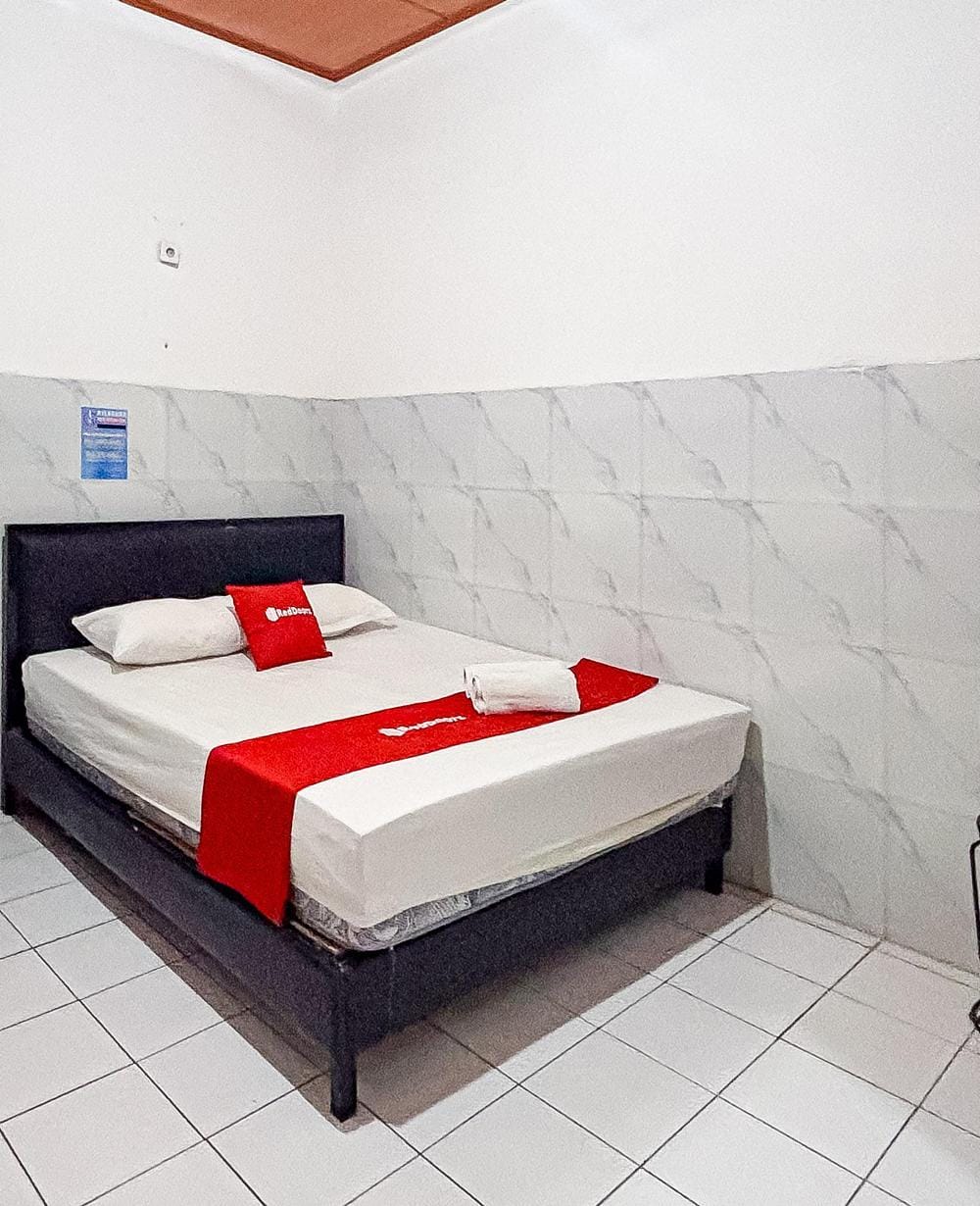 RedDoorz Room