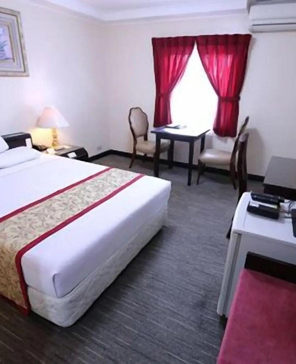 Deluxe Room with Bathtub 