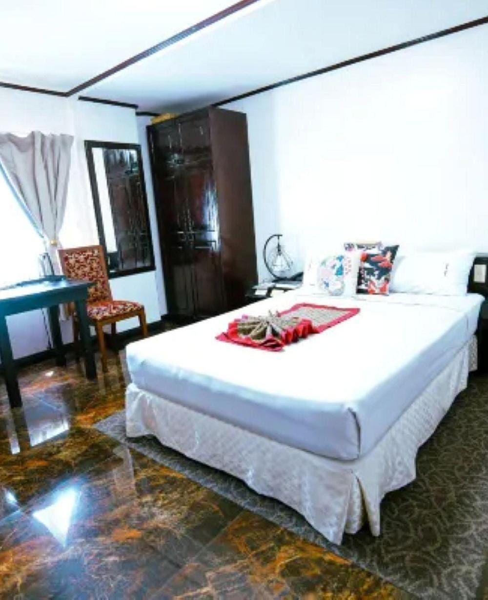 Standard Room with Bathtub 