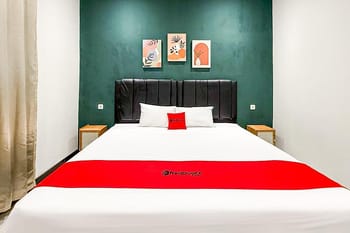 RedDoorz Plus near Alun Alun Kota Blora