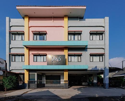 Sans Hotel Widarasari Cirebon