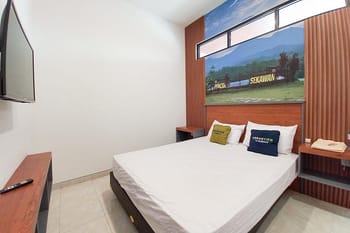 Urbanview Semeru Guesthouse near Stasiun Blitar