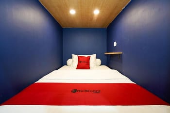 RedDoorz Hostel near Malang Train Station 3.