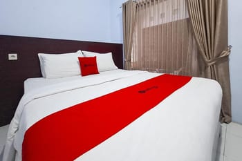 RedDoorz near Ramayana Mall Banyuwangi