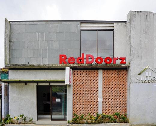 RedDoorz near Wisata Paribendo Lawang