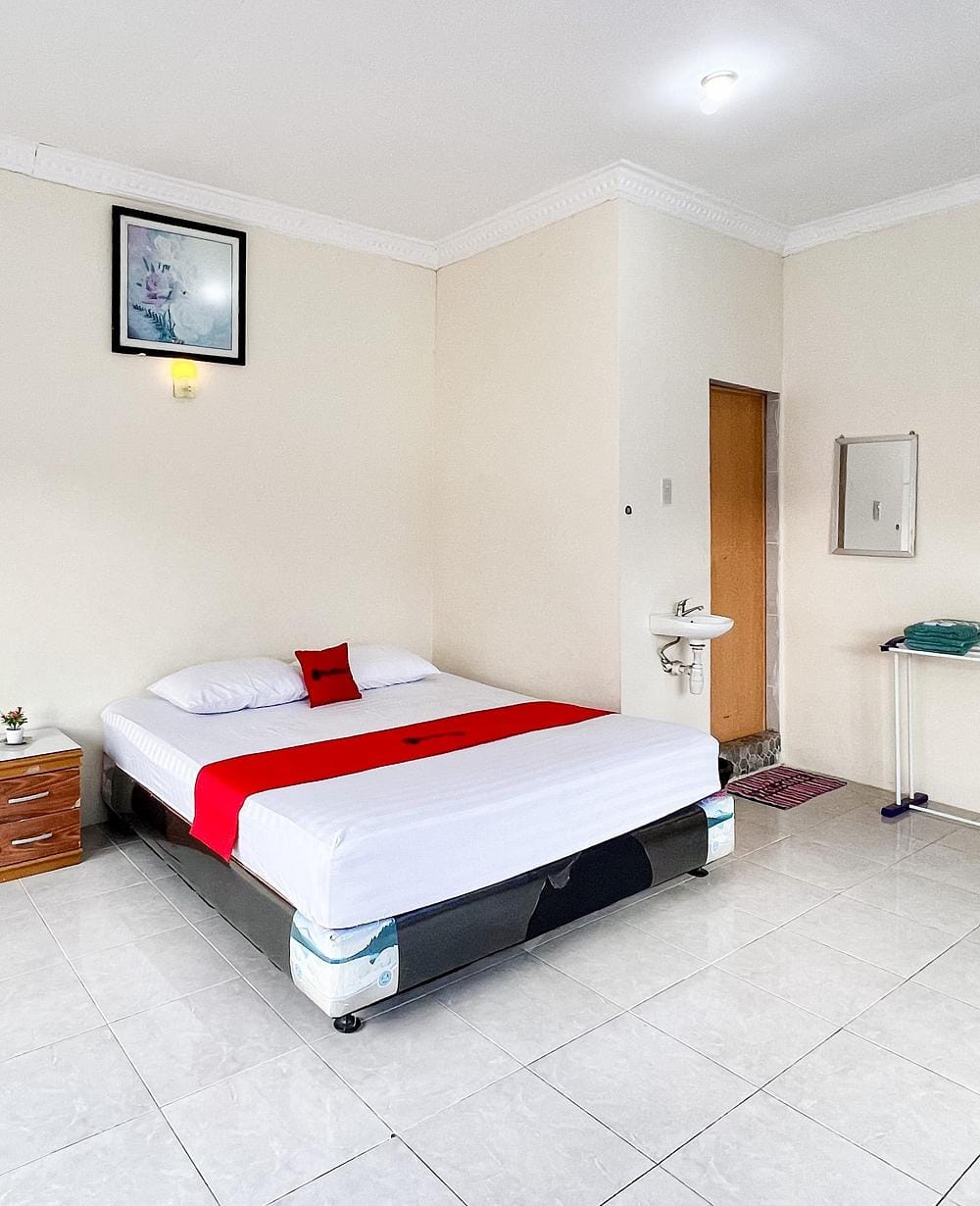 RedDoorz Deluxe Room