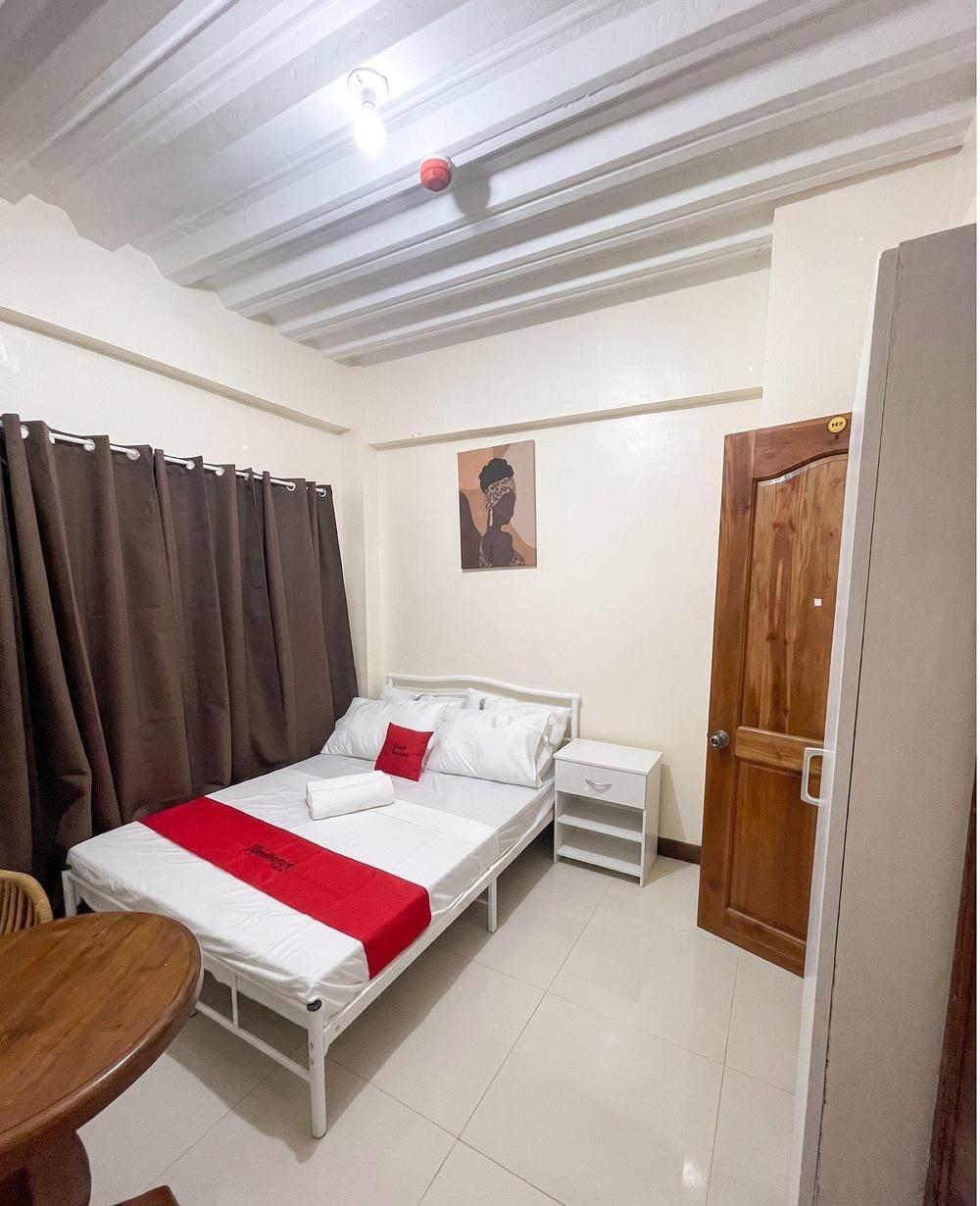 RedDoorz Room