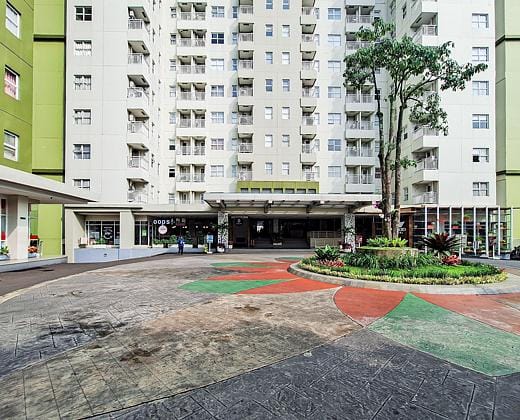 RedDoorz @ Apartemen Parahyangan By RI Management