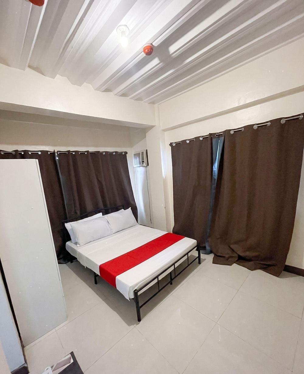 RedDoorz Family Room (6 Adults)