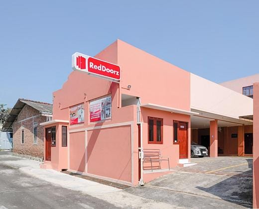 RedDoorz Syariah Miyona near Siliwangi Semarang