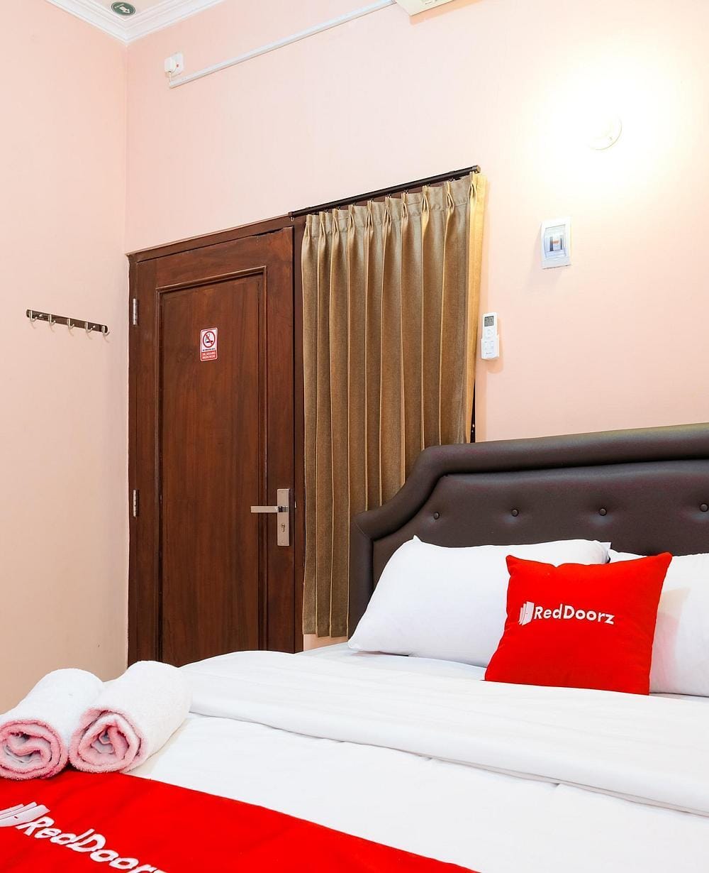 RedDoorz Room