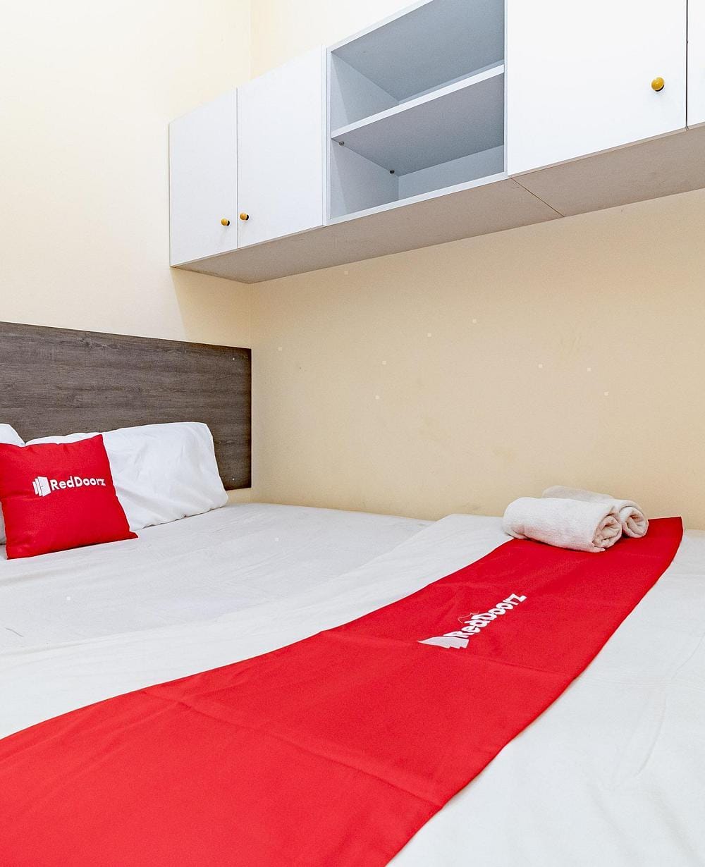 RedDoorz Deluxe Room
