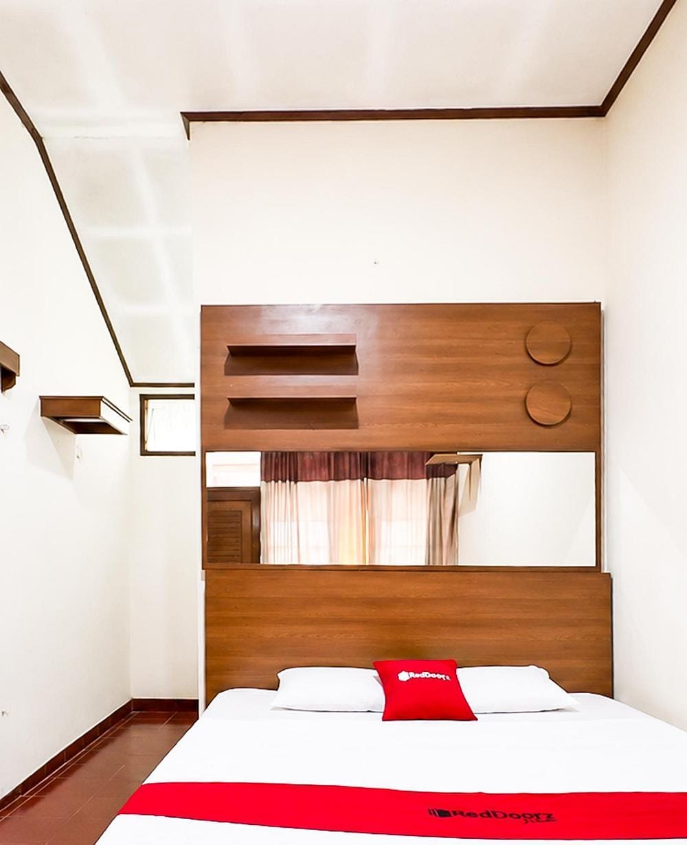 RedDoorz Room
