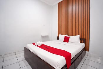 RedDoorz near Padang Golf Adisucipto 