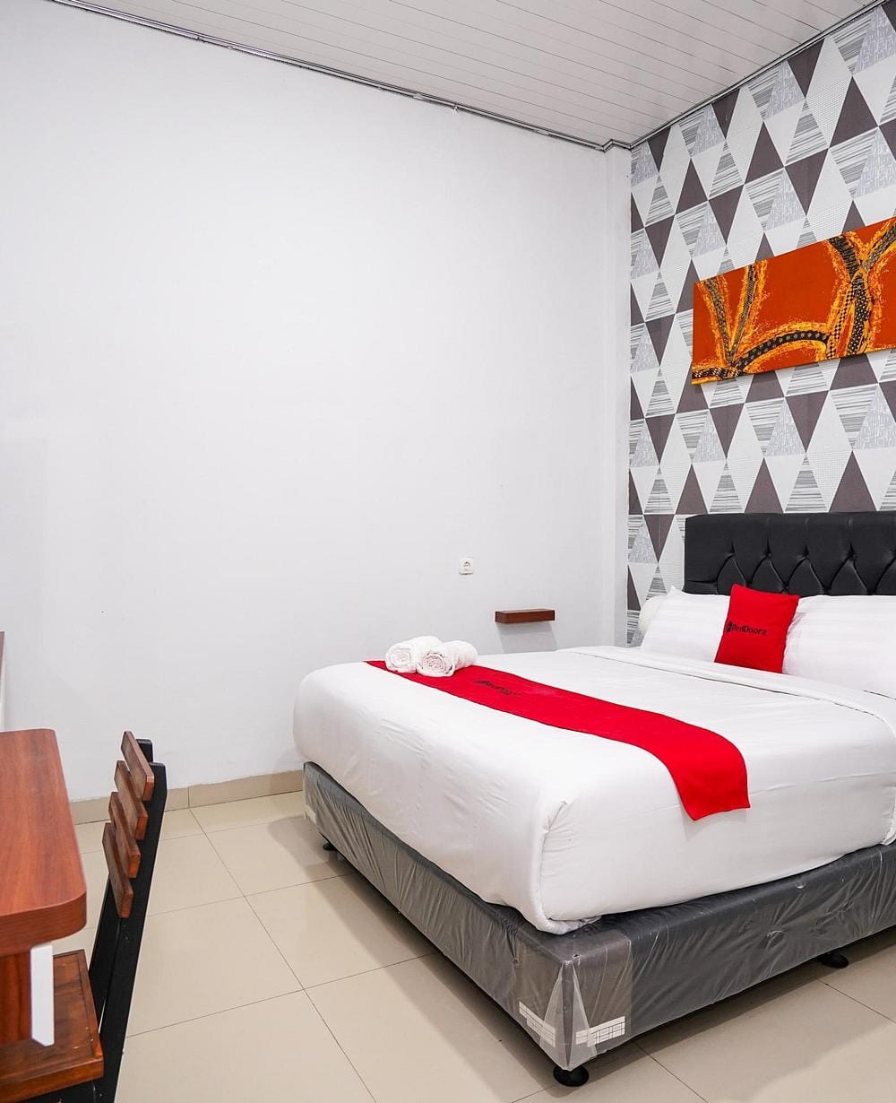 RedDoorz Deluxe Room