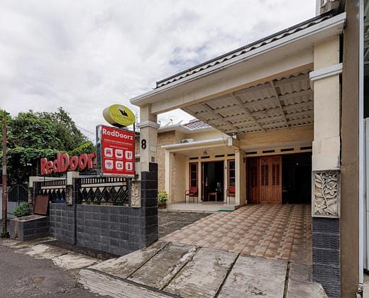 RedDoorz Syariah near Grand Kota Bintang