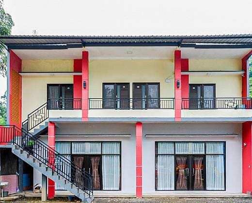 RedDoorz @ Gerbang Dieng Plateau Area