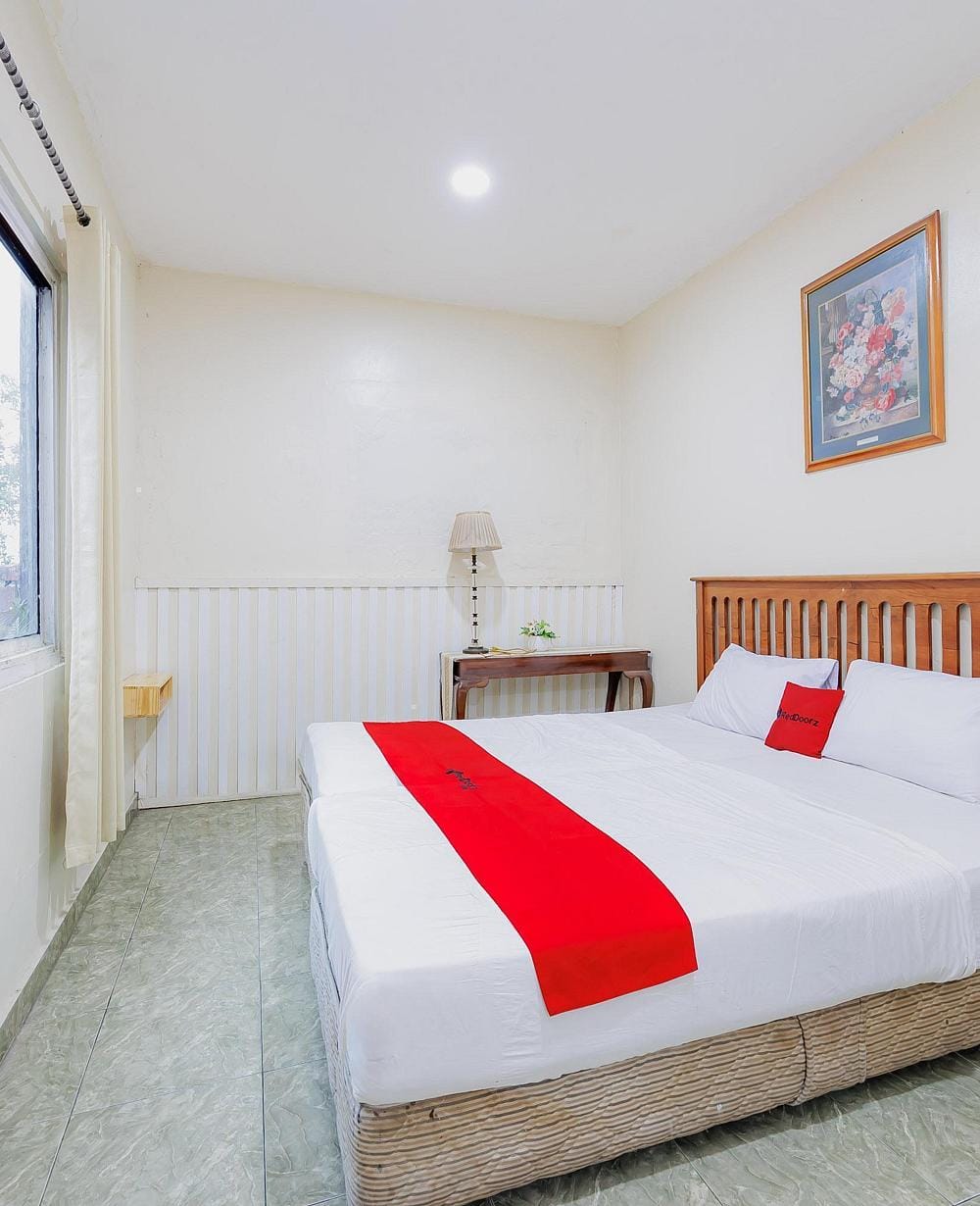RedDoorz Deluxe Room
