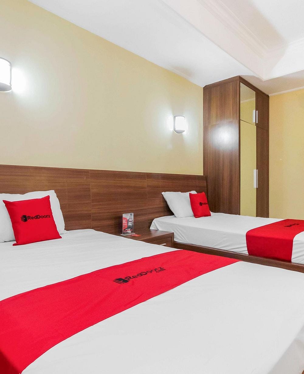 RedDoorz Twin Room