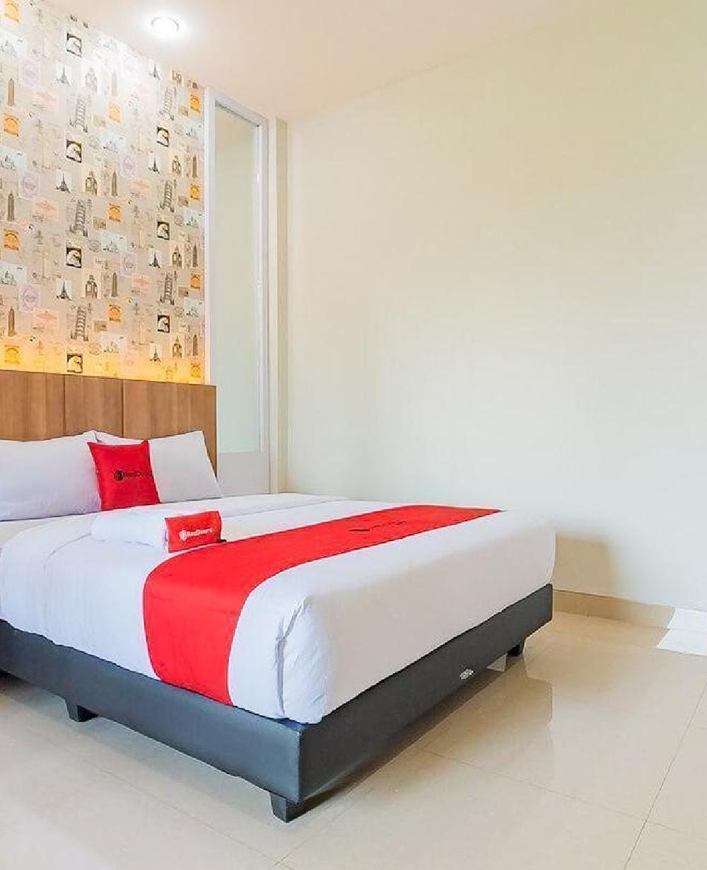 RedDoorz Deluxe Room
