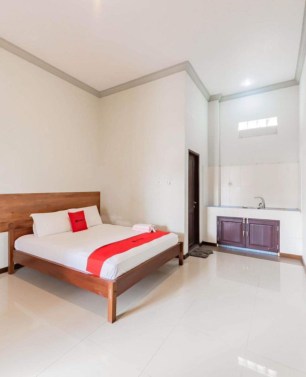 RedDoorz Deluxe Room