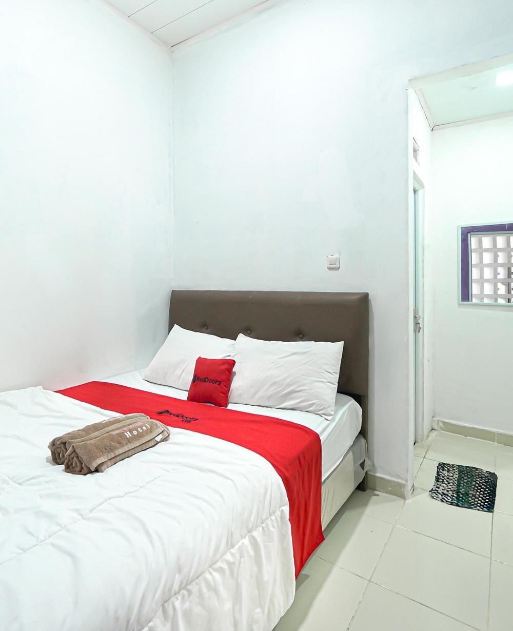 RedDoorz Room