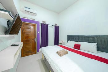 RedDoorz @ Jalan Ahmad Yani Karawang