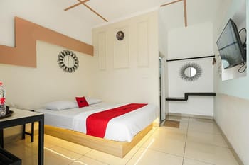 RedDoorz @ Jalan Otista Karawang
