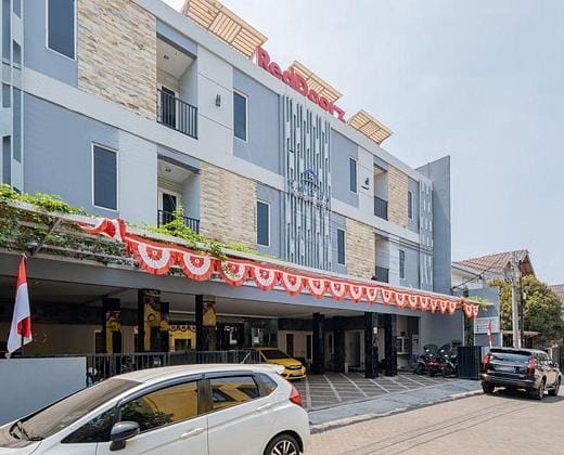 RedDoorz Plus near Politeknik Negeri Malang