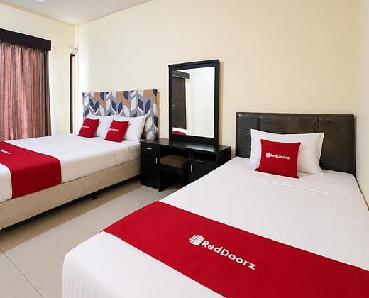RedDoorz @ Putri Inn Homestay Sanur