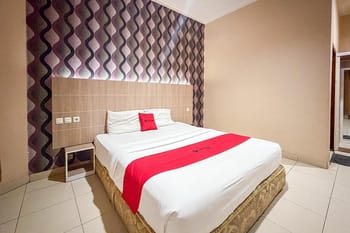 RedDoorz Hotel Charvita Kupang