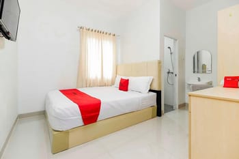 RedDoorz near Siloam Hospital Palembang