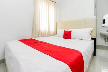 RedDoorz near Siloam Hospital Palembang