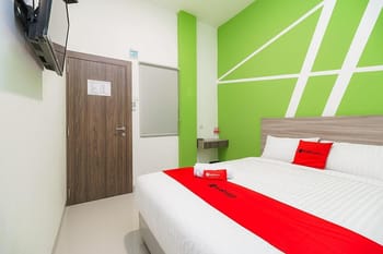 RedDoorz Plus @ Grand Tara Homestay Palembang