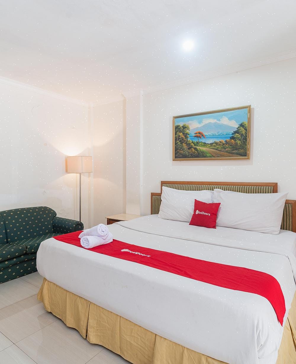 RedDoorz Deluxe Room