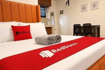 RedDoorz at Staycation Rooms Tibag Tarlac City